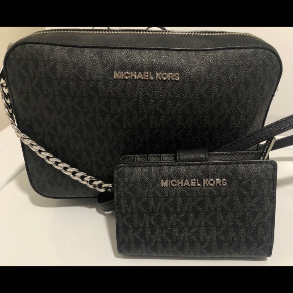 MK crossbody n matching wallet - Picture 1 of 1